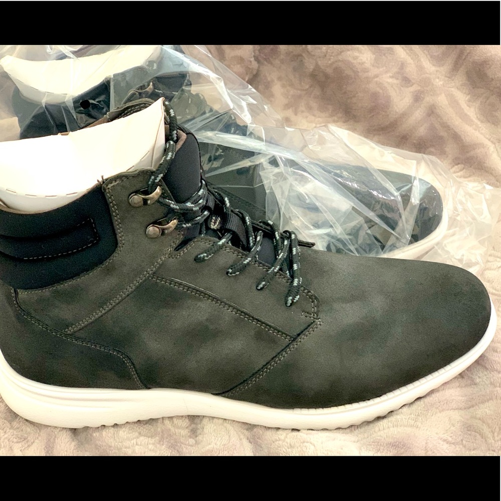 Unlisted by Kenneth Cole 8.5 Mens